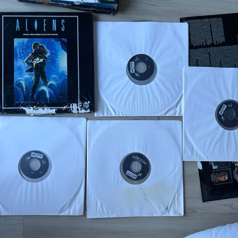Aliens Special Wide Screen Collector's Edition Laserdisc 4-Disc Box Set